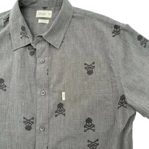 Walker Refinery Medium Short Sleeve Grey Skull & Crossbones‎ Button Down Shirt
